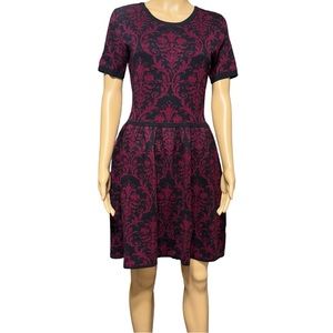 ROMEO & JULIET COUTURE Sweater Dress Women's Sz Medium Maroon Black Short Sleeve